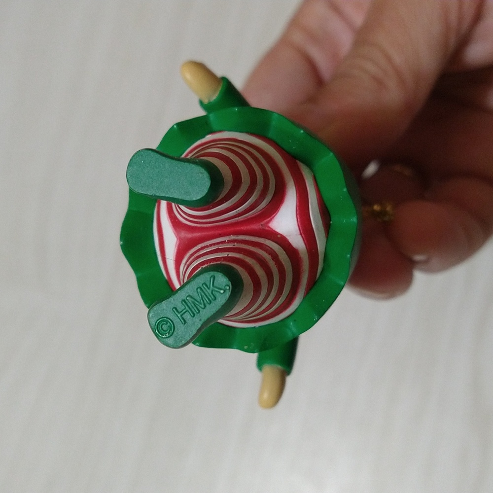 Hallmark 2005 Keepsake Kids Find Pickles The Elf Christmas Ornament - Picture 3 of 3